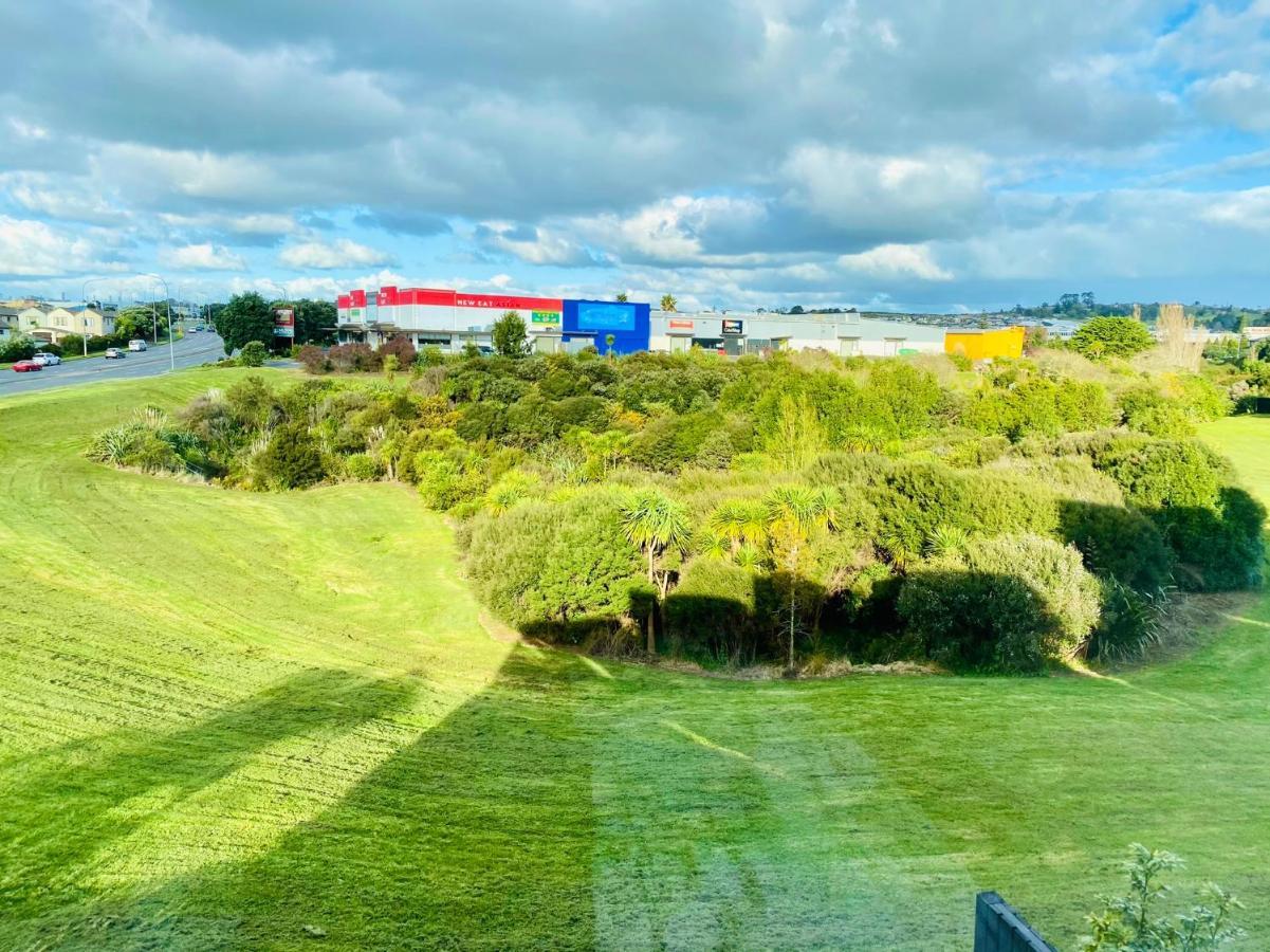 Stunning Townhouse - Walking To Botany Shopping Center Appartement Auckland Buitenkant foto