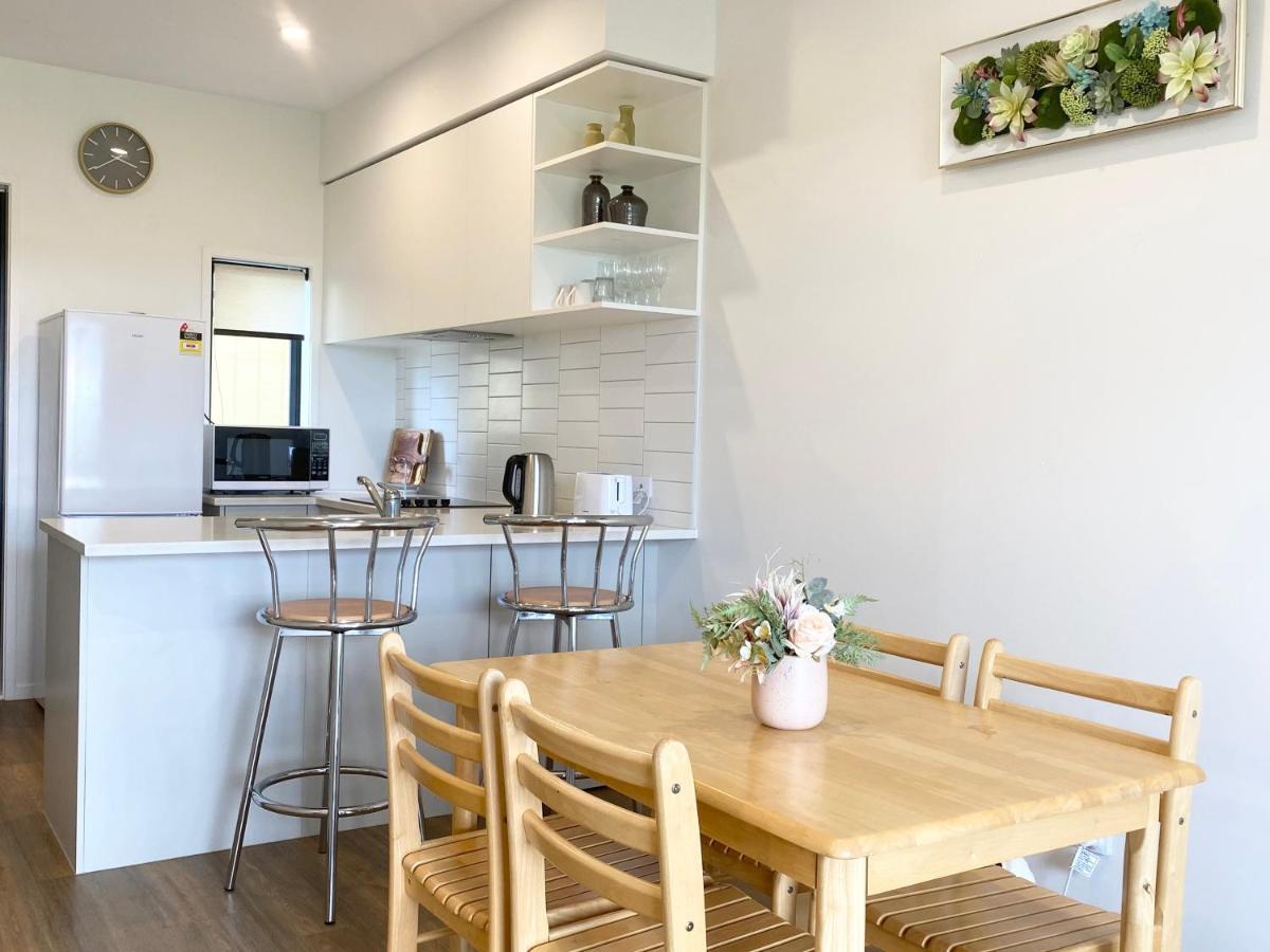 Stunning Townhouse - Walking To Botany Shopping Center Appartement Auckland Buitenkant foto
